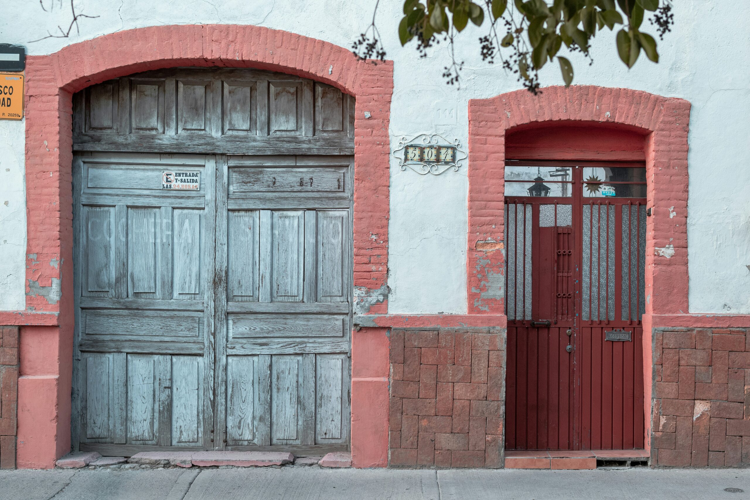 Stylish background for Spanish pronunciation article