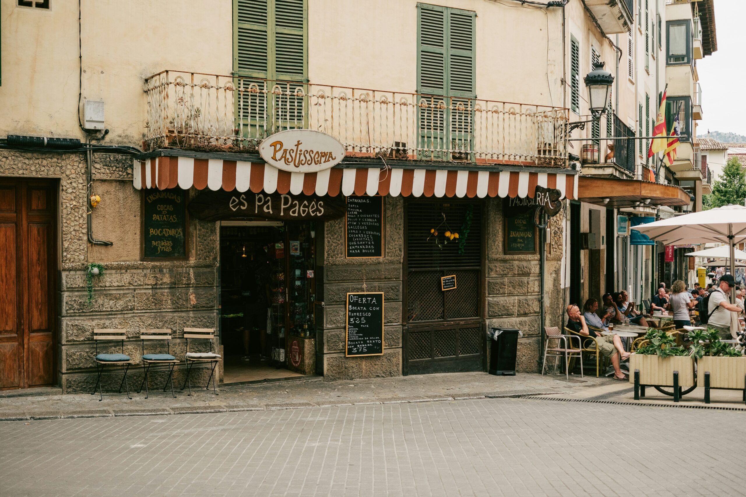 Generic stylish background image for vocabulary article: "sólo"