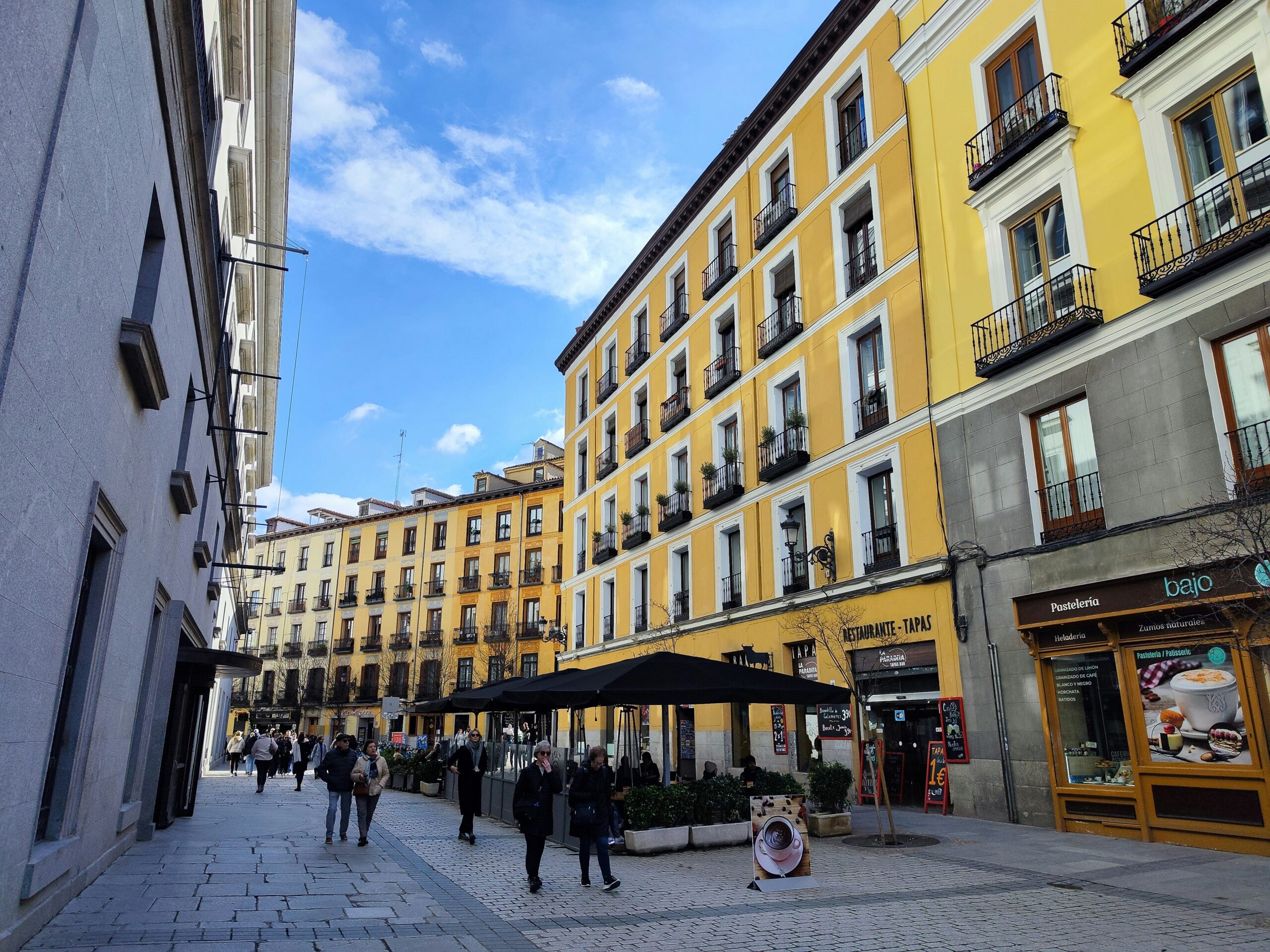 Stylish abstract background for Spanish grammar article