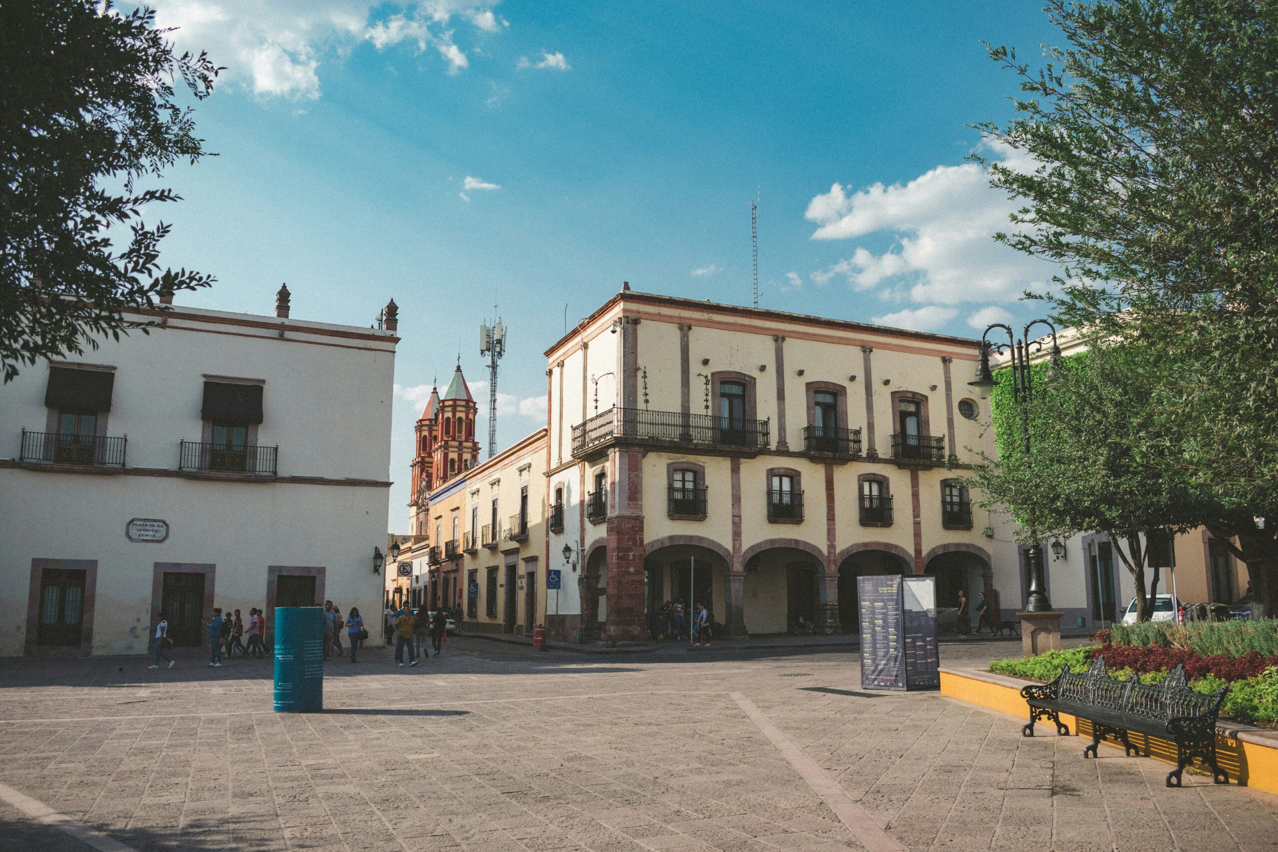 Stylish background for Spanish reading article