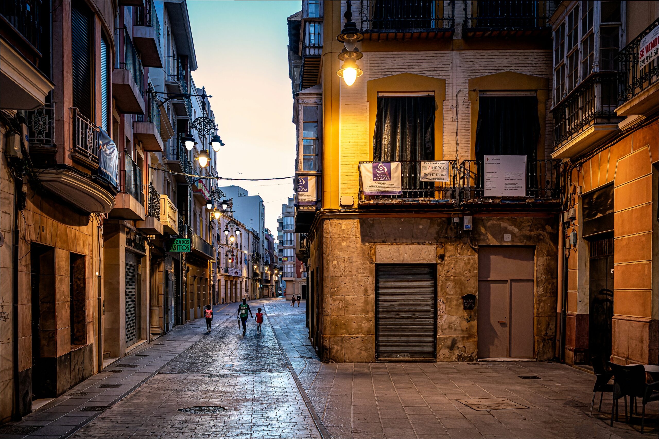 Stylish background image for vocabulary article: realidad