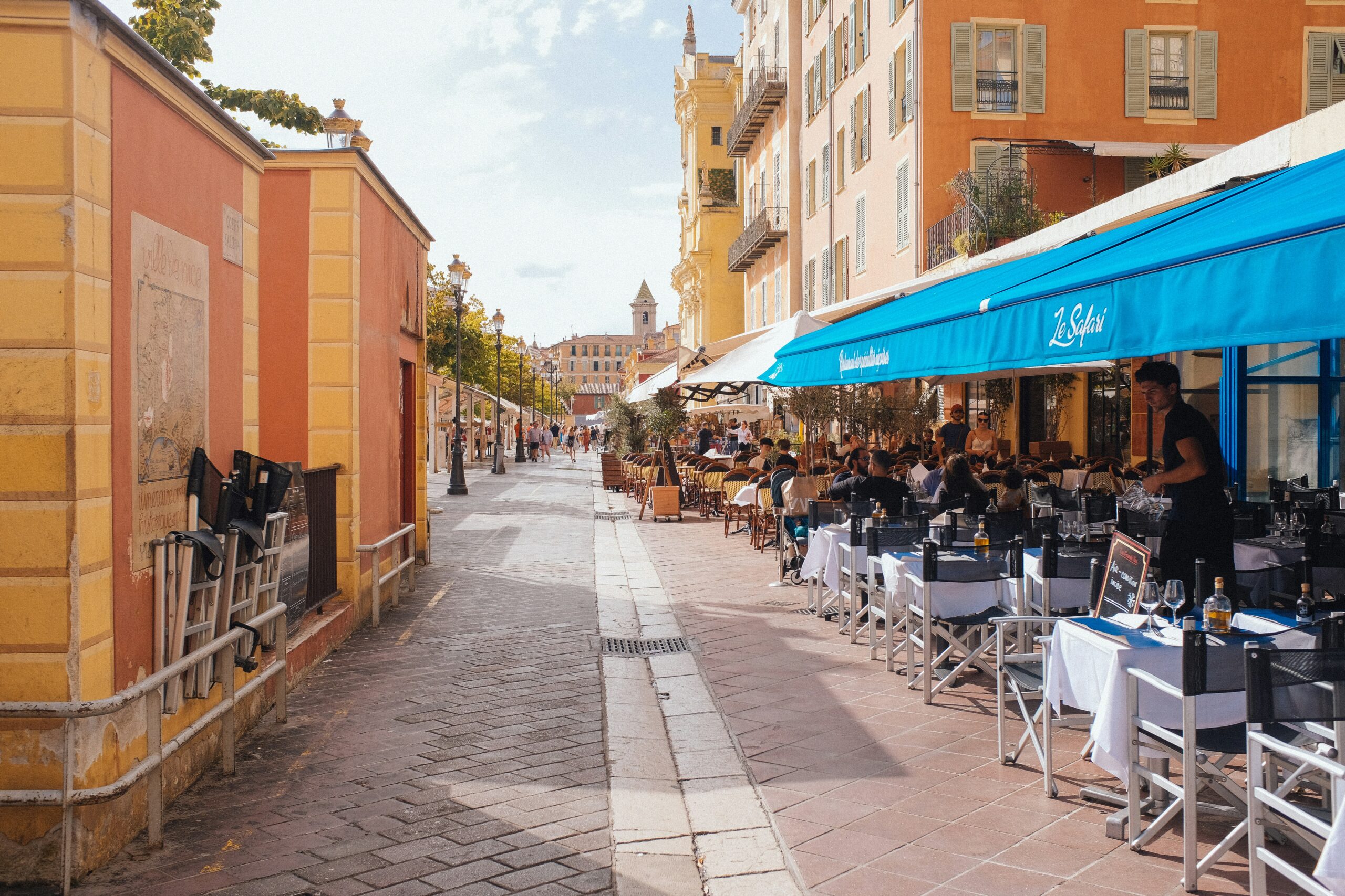 Stylish background for Spanish listening article