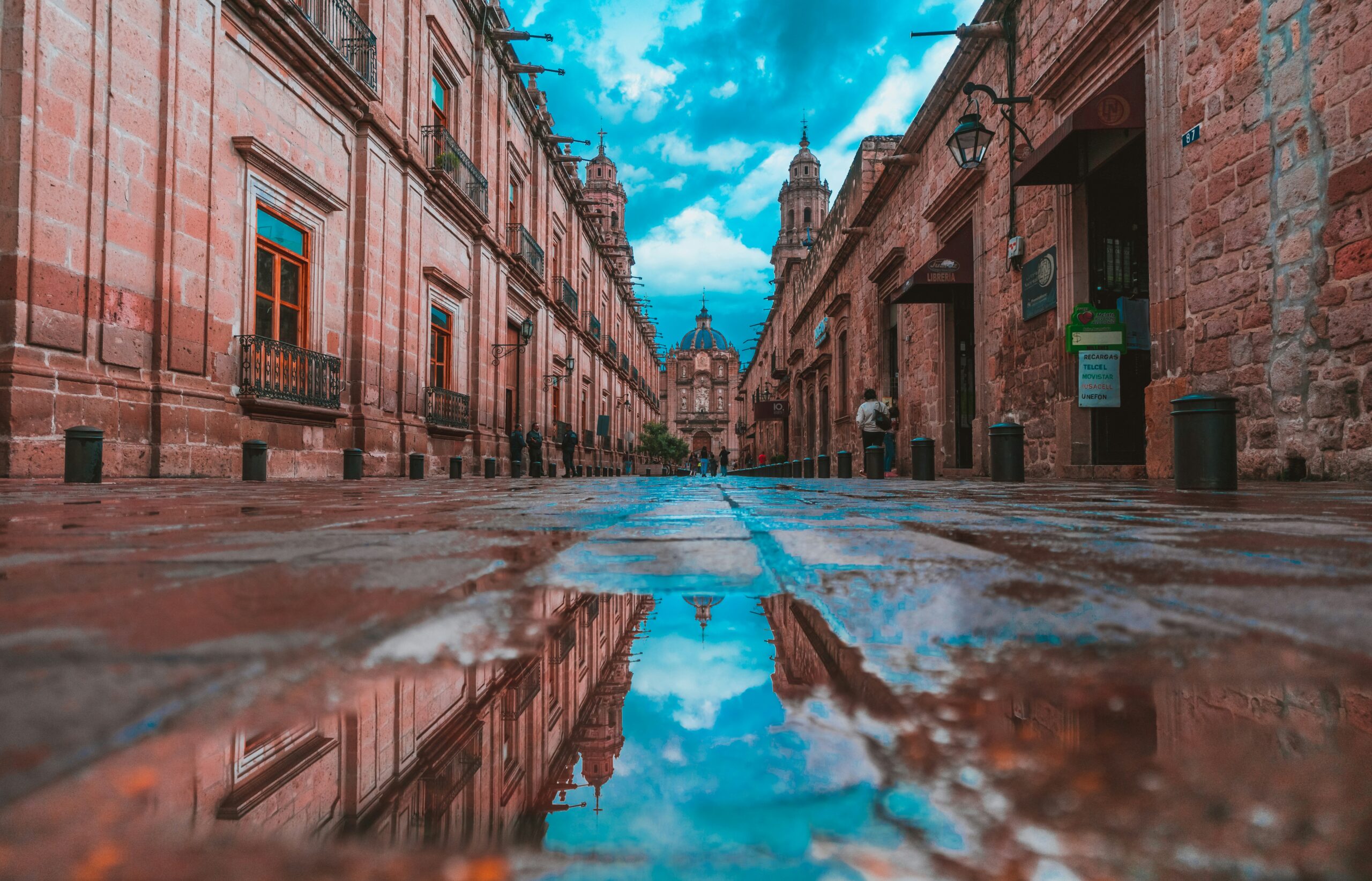 Generic stylish background image for vocabulary article: "donde"