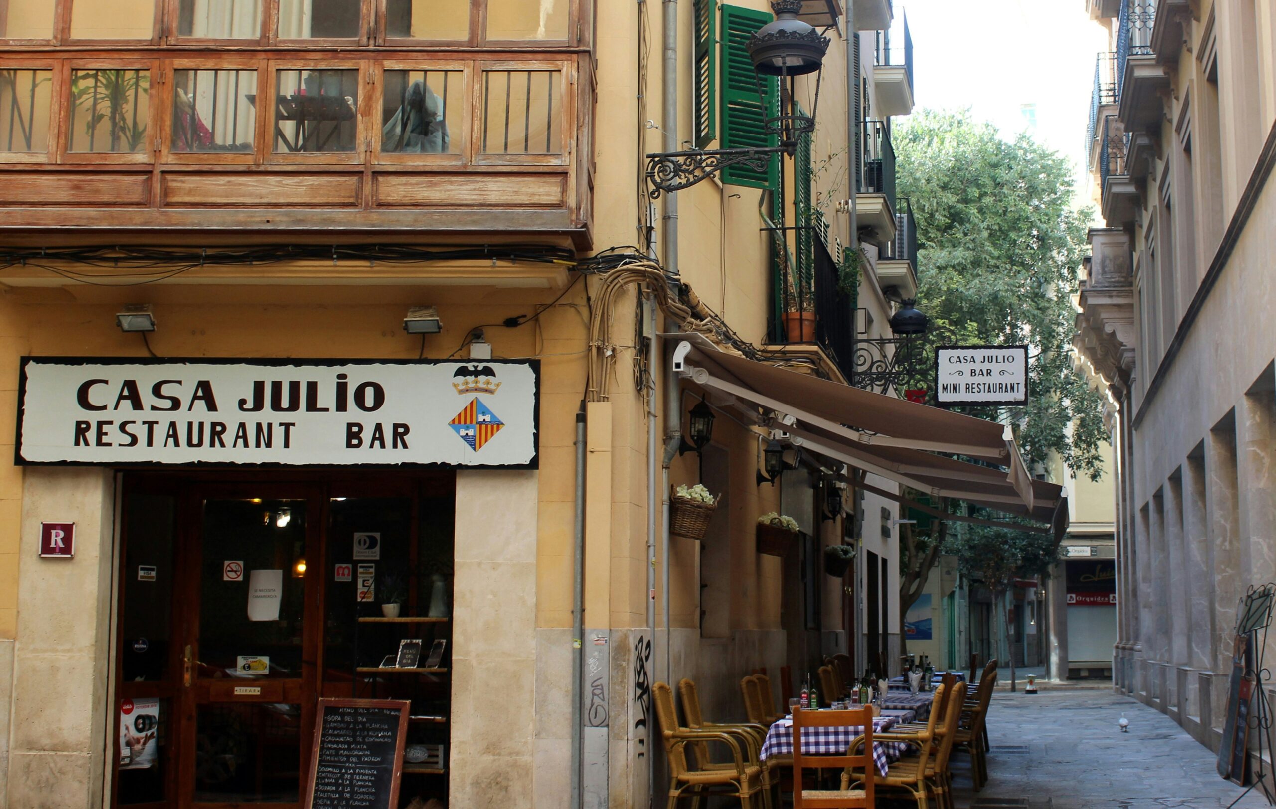 Stylish background for Spanish grammar article