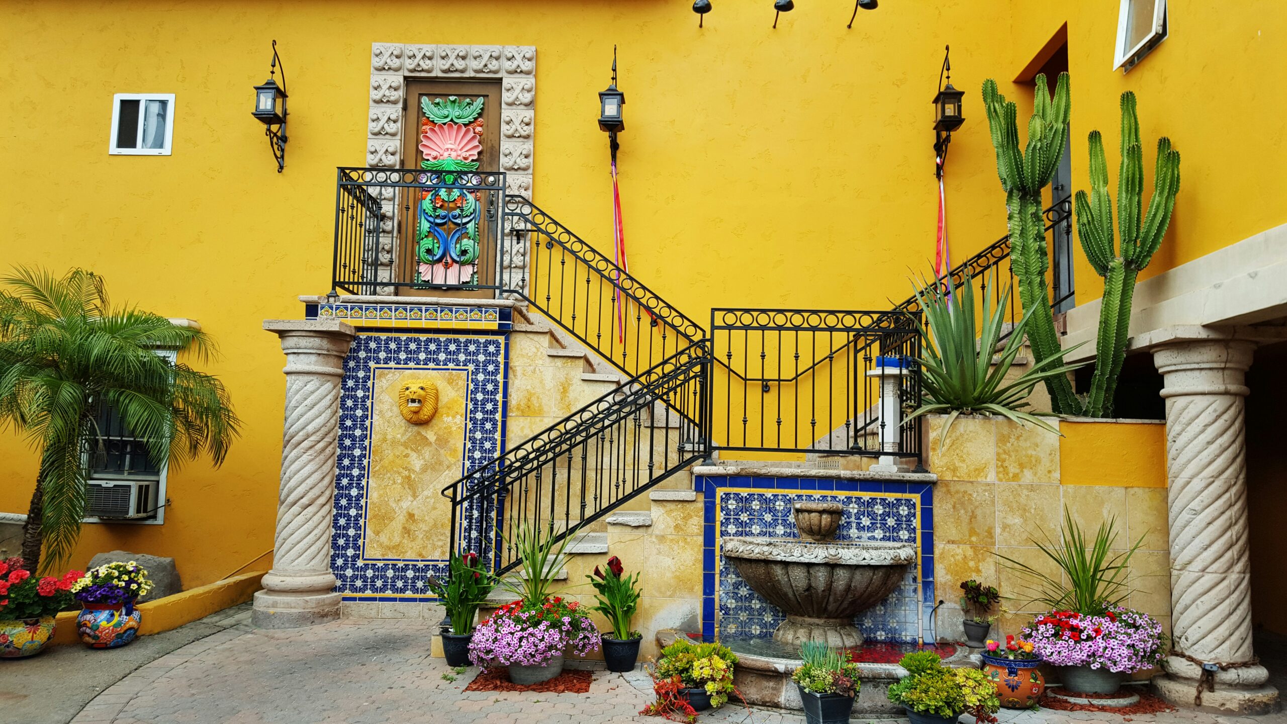 Generic stylish background image for vocabulary article: "amigo"