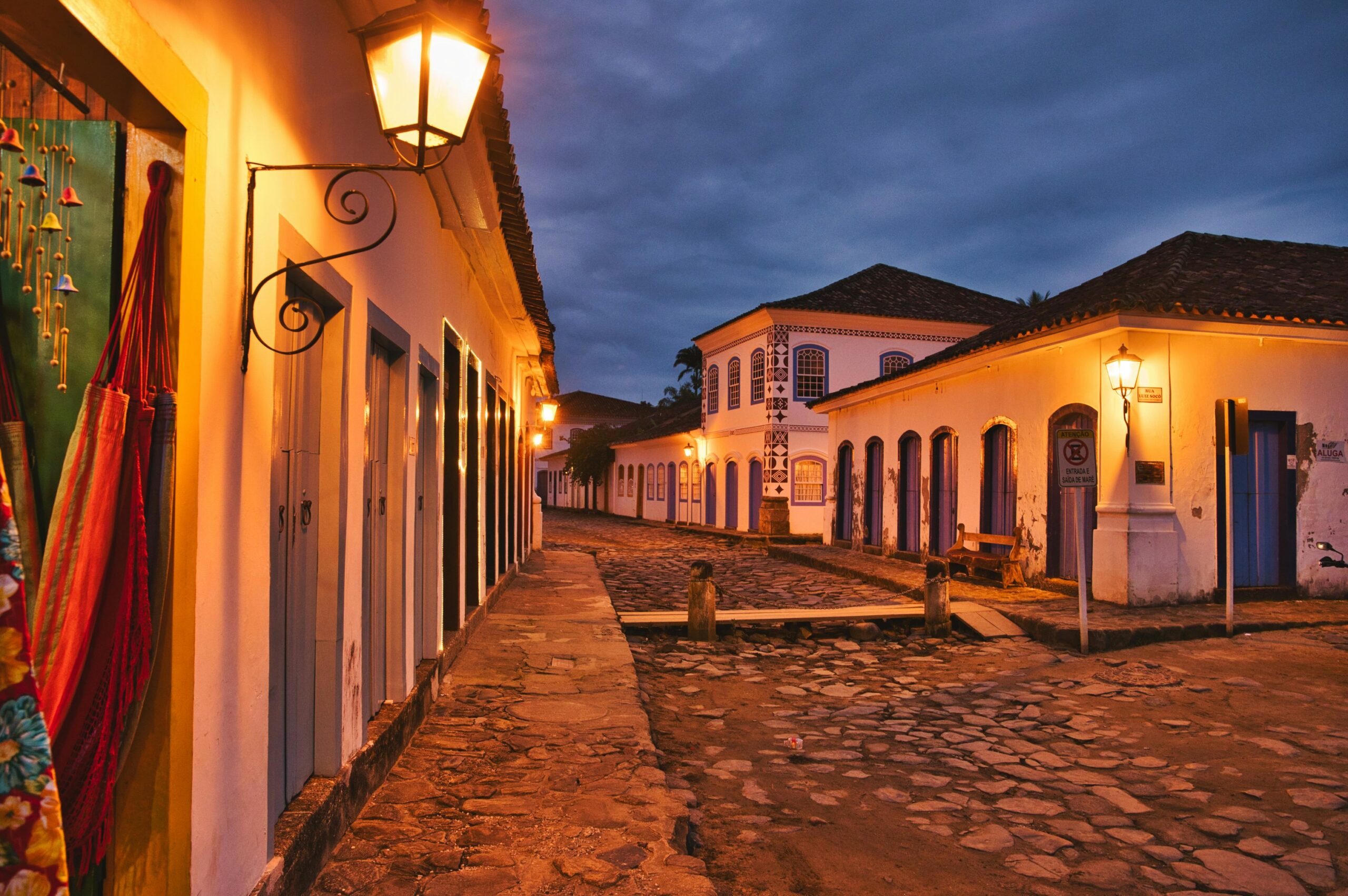 Generic stylish background image for vocabulary article: "quería"