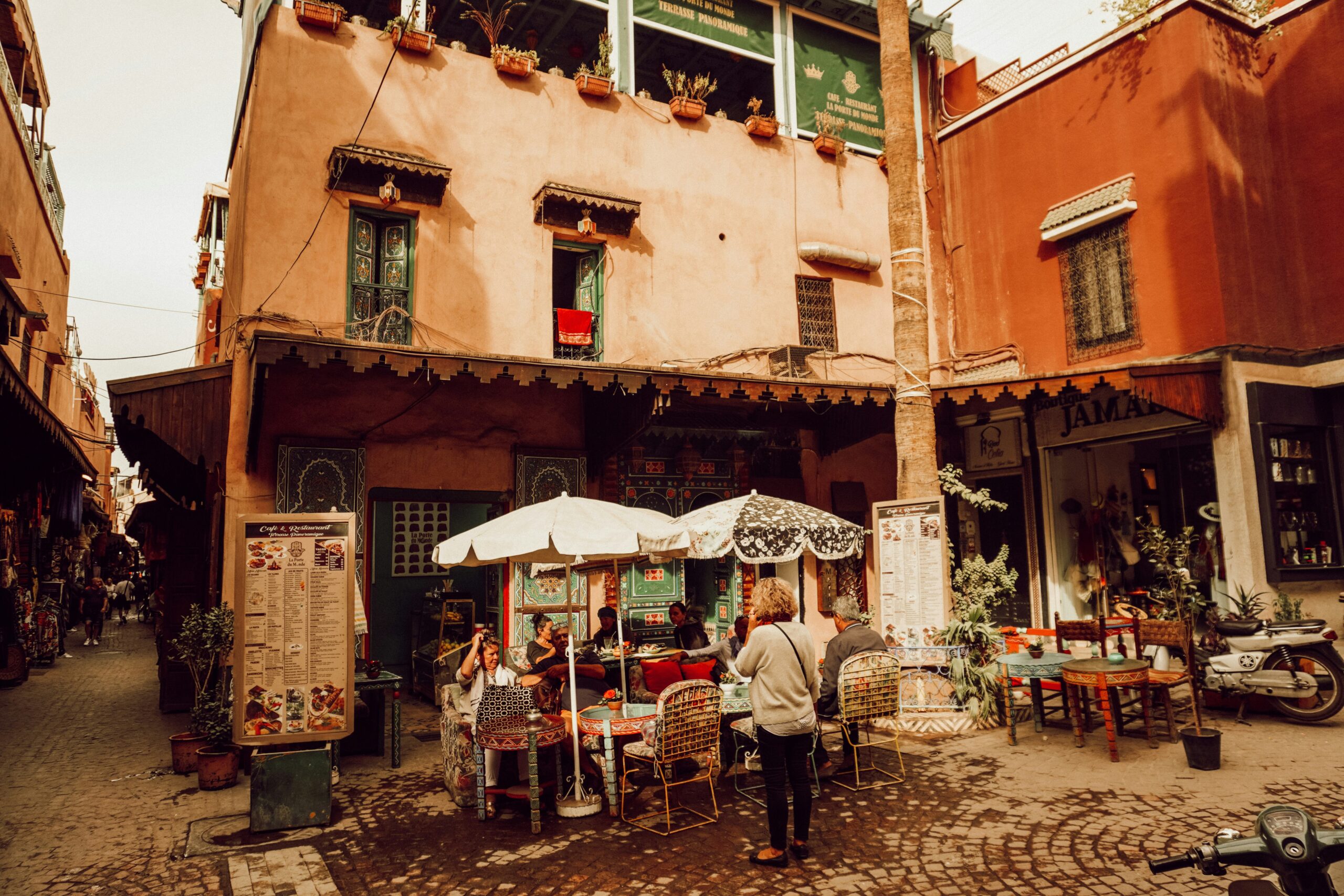 Generic stylish background image for vocabulary article: "este"