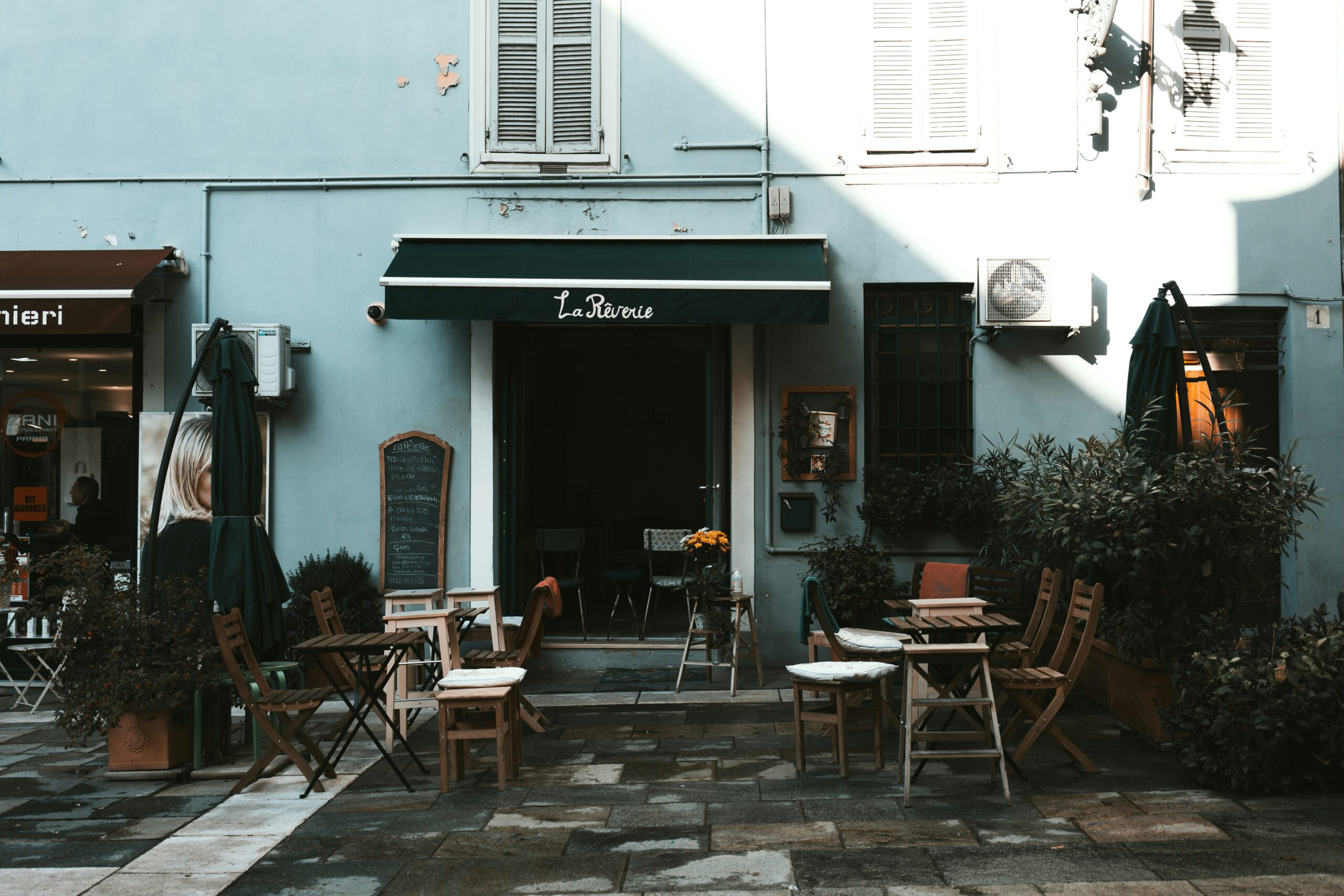 Stylish background for Spanish Study Tips article