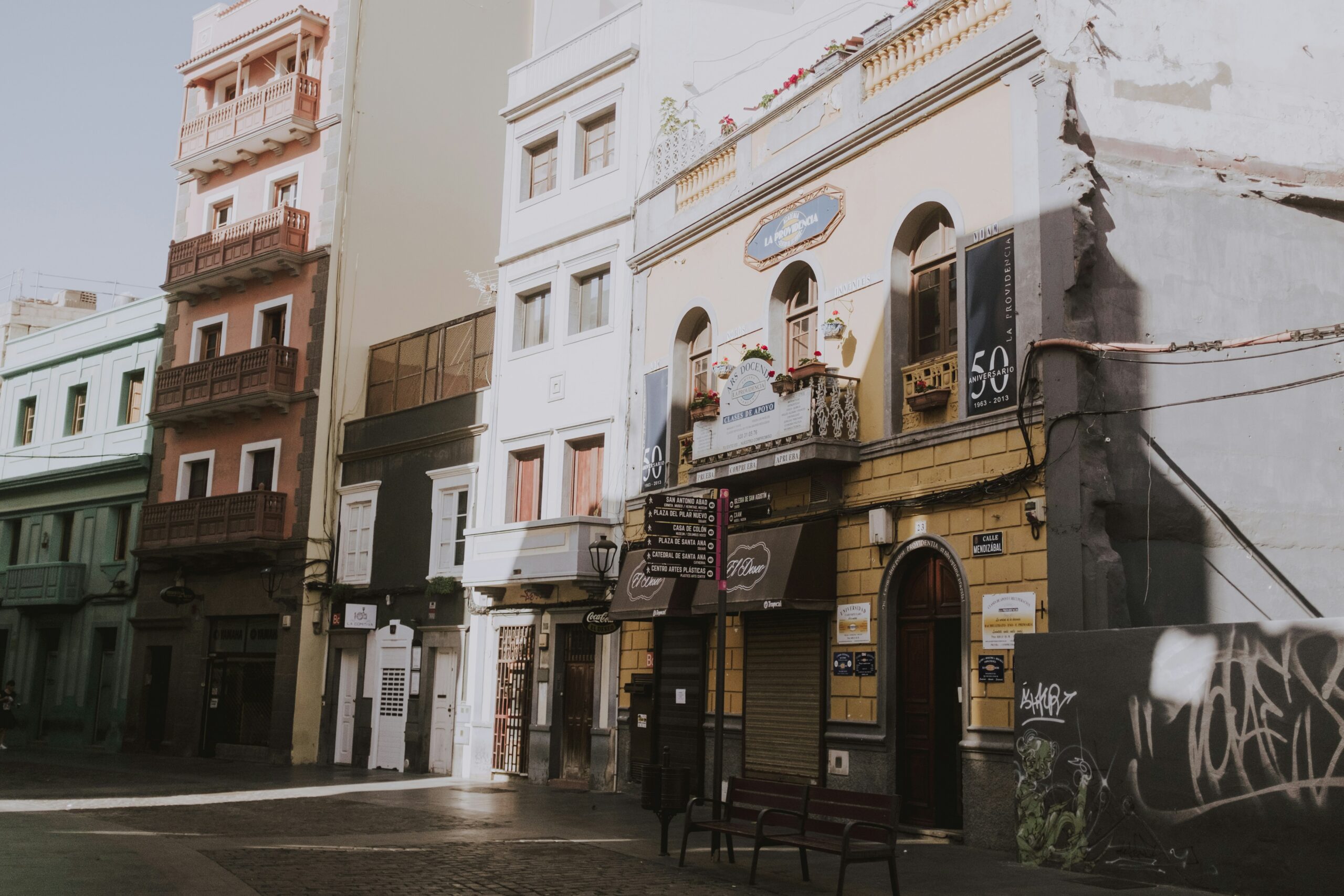 Stylish abstract background for Spanish reading article